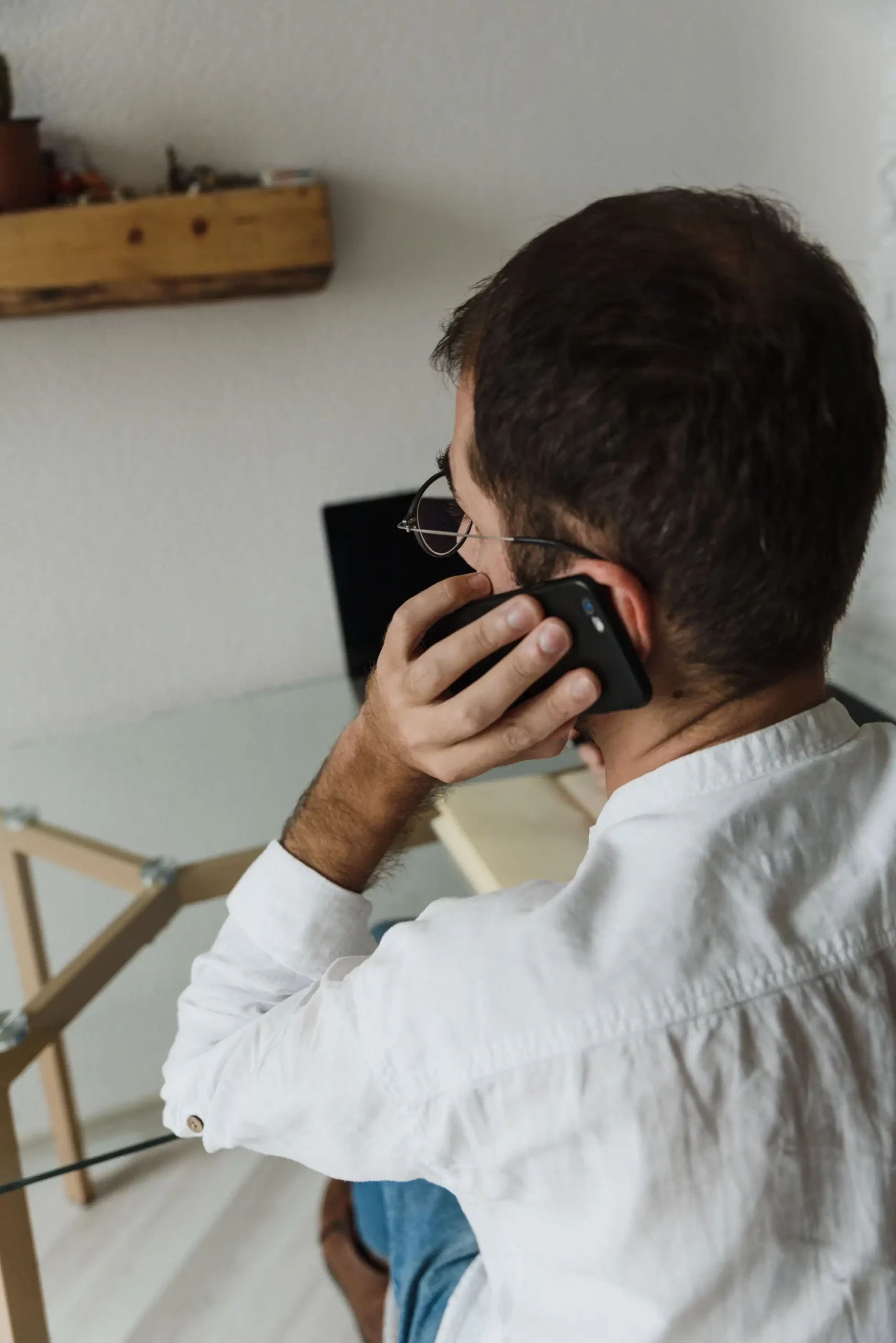 Professionnelle en télétravail utilisant sa ligne iGoFlex
